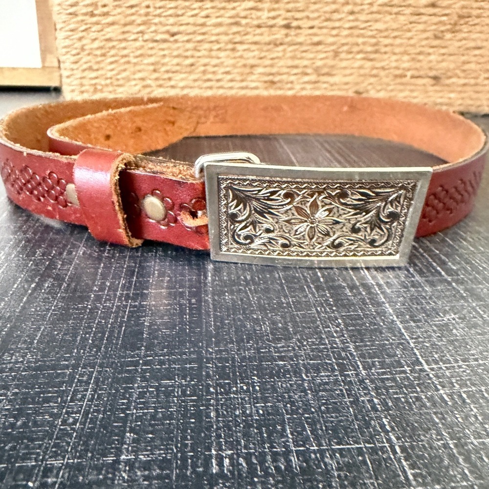 Vintage Floral Embossed Leather Belt Silver Engraved Western Plaque Buckle 32in